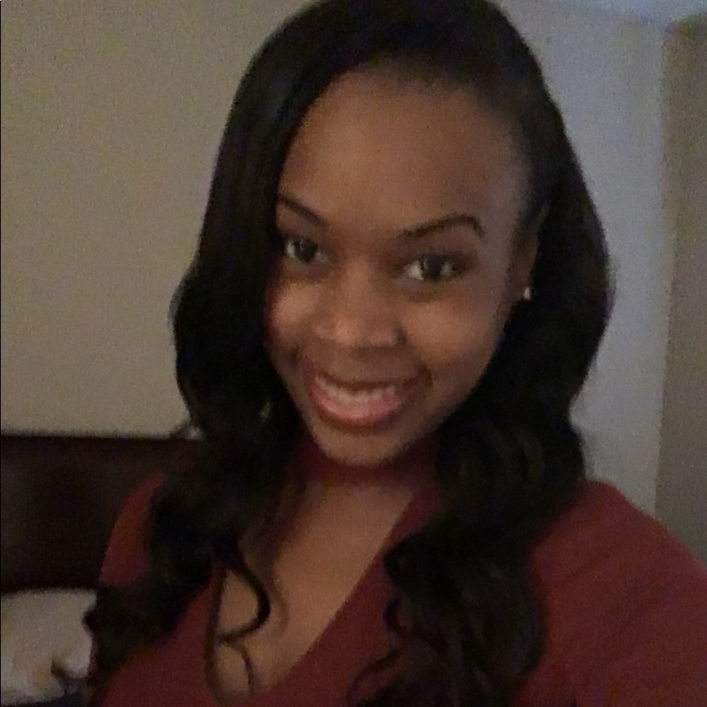 Meet your Posher, Desiree